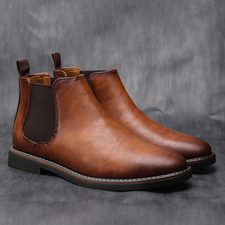 Zijkant bruine klassieke chelsea boots voor dames